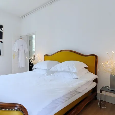Sleeps 26 Pool Air Con