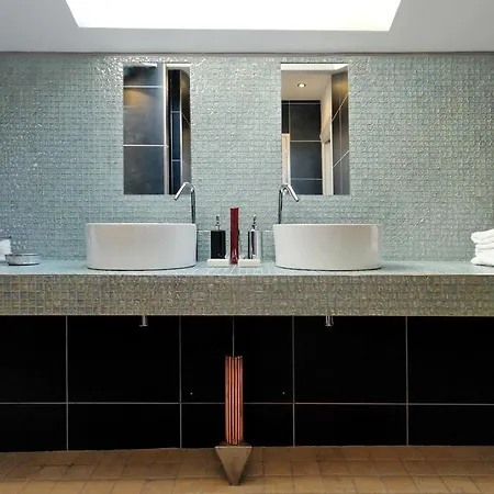 Sleeps 26 Pool Air Con * Marthon